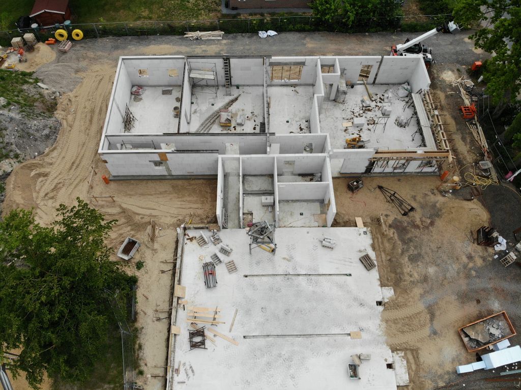 Das Foto zeigt den Baufortschritt am Dienstgebäude des neuen Feuerwehrgerätehauses in Otternhagen.
