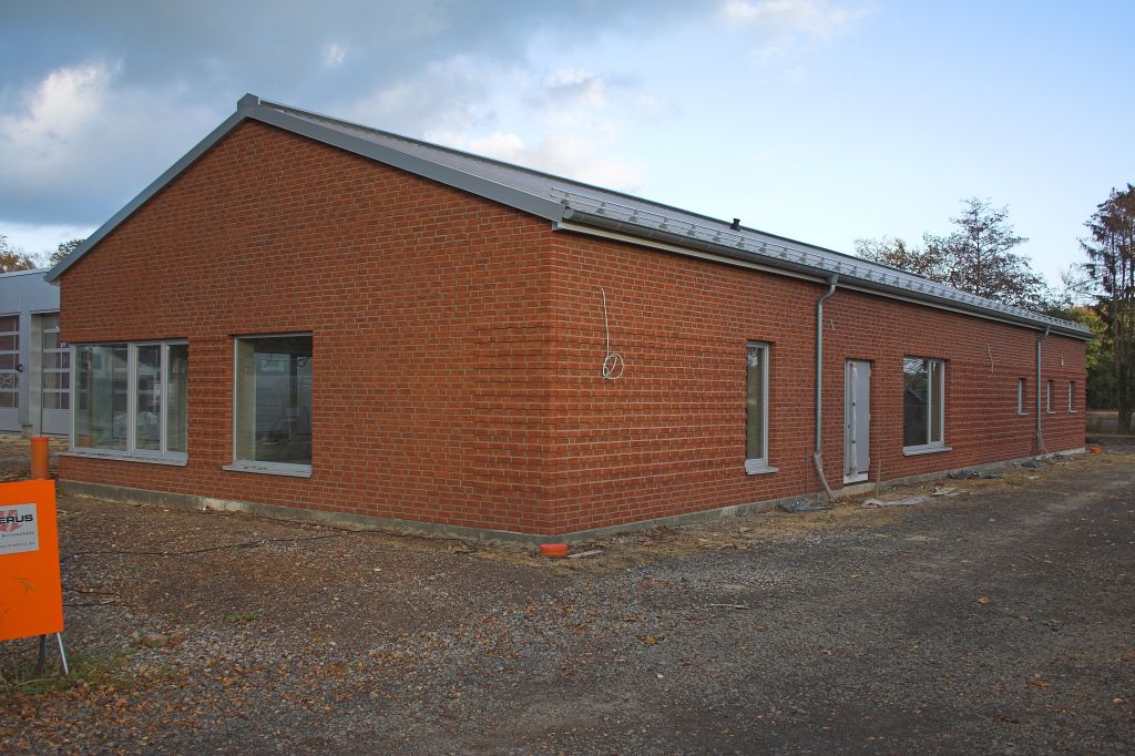 Dieses Foto zeigt das Dienstgebäude des neuen Feuerwehrgerätehauses in Otternhagen.