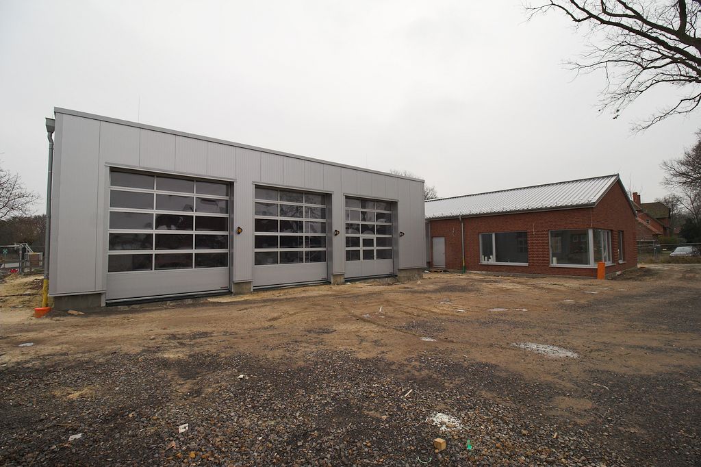 Das Foto zeigt das neue Feuerwehrgerätehaus Otternhagen in der Gesamtansicht.