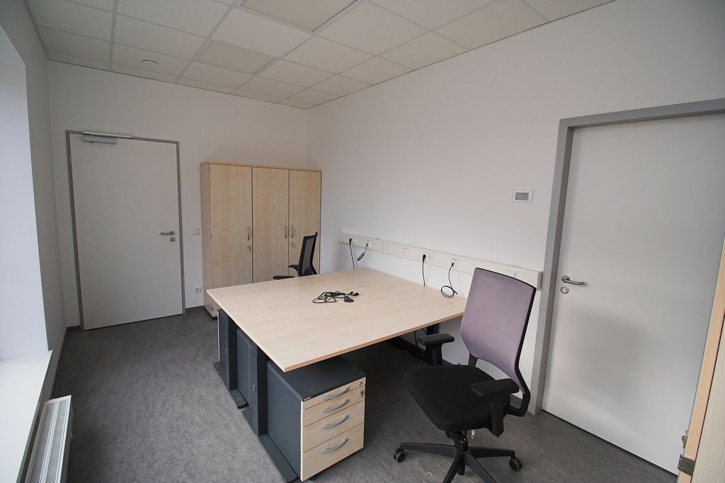 Auch die beiden Büroarbeitsplätze im Feuerwehrgerätehaus Otternhagen wurden bereits mit Büromöbeln ausgestattet.